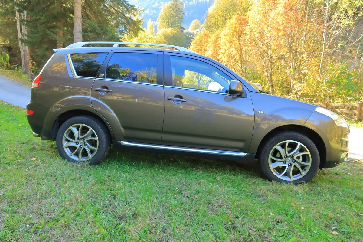 Citroen C-Crosser 2010 photo 2