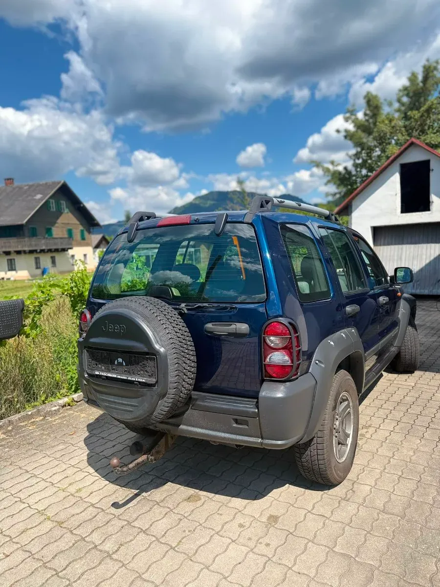 Jeep Cherokee 2005 photo 3