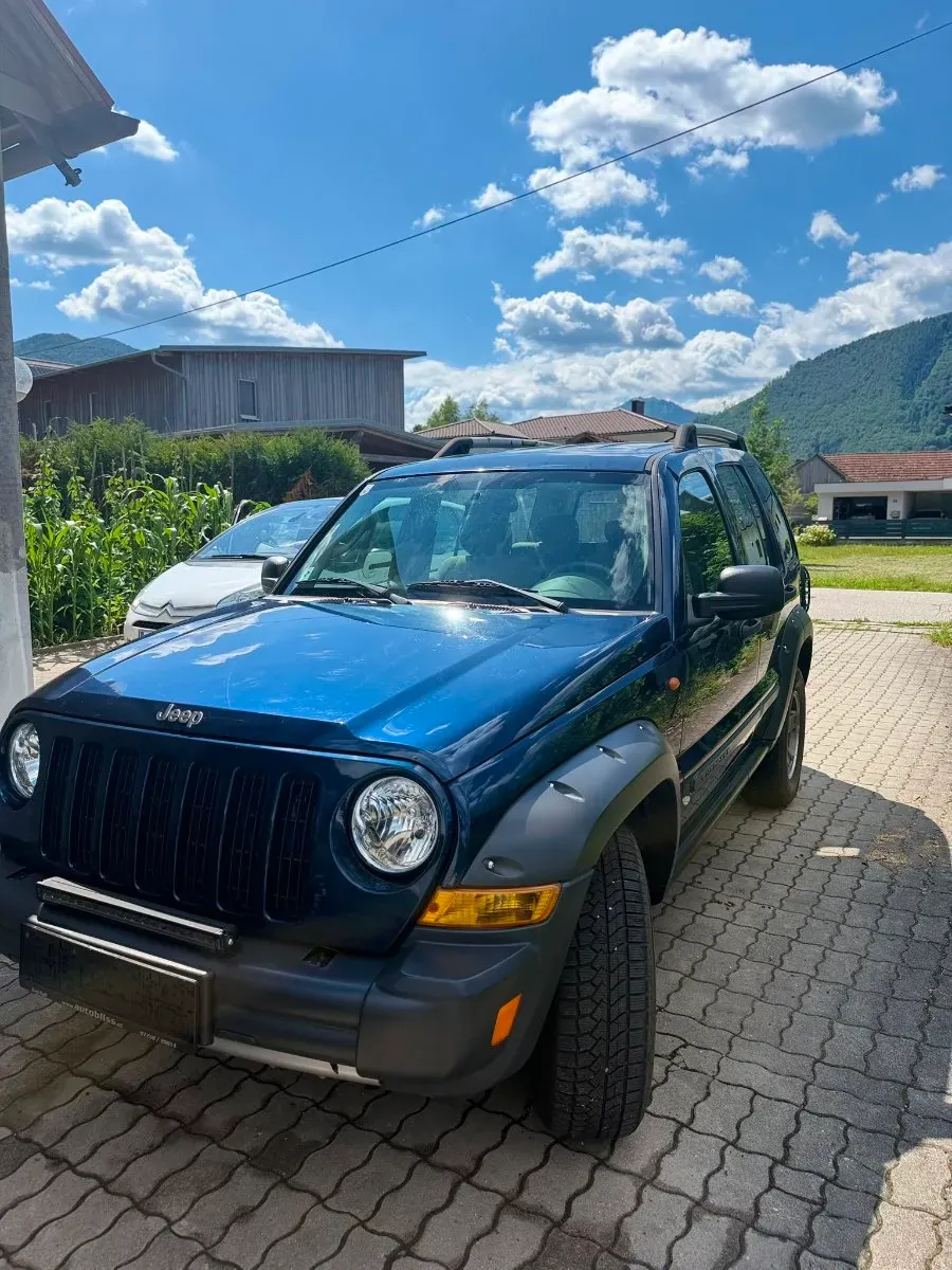 Jeep Cherokee 2005 photo 2