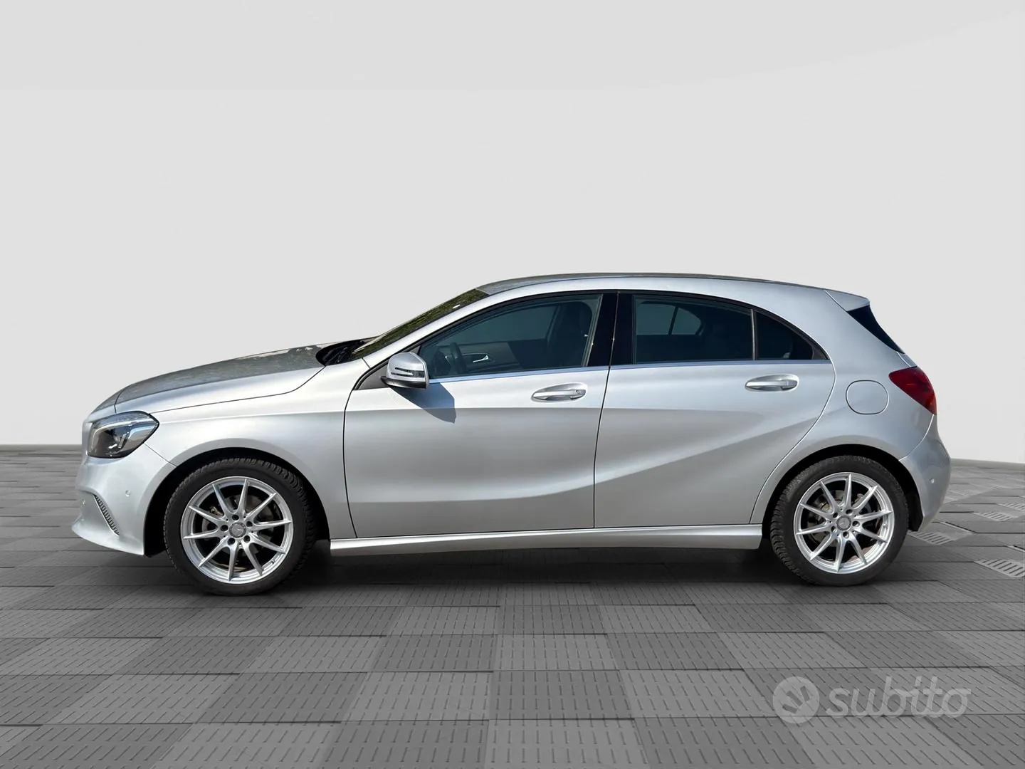 Mercedes-Benz A 180 2016 photo 2