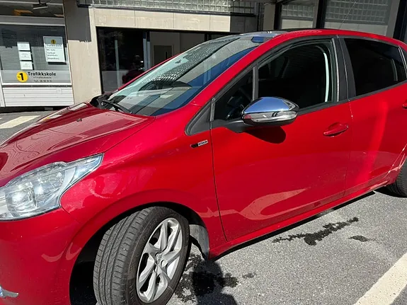 Peugeot 208 2015 photo 3