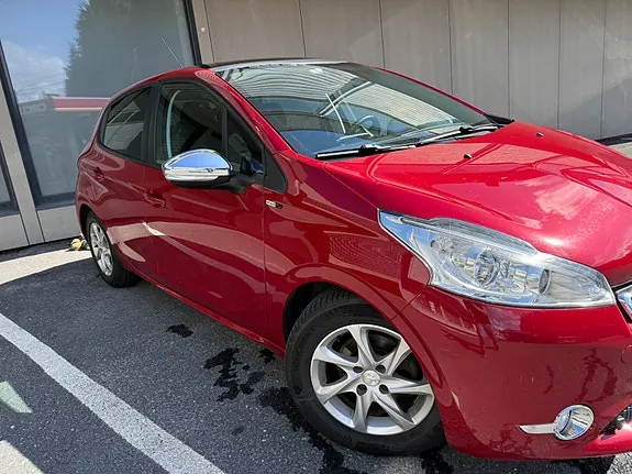 Peugeot 208 2015 photo 2