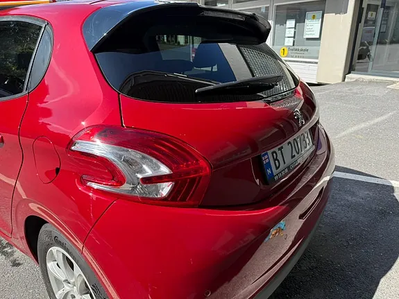 Peugeot 208 2015 photo 4