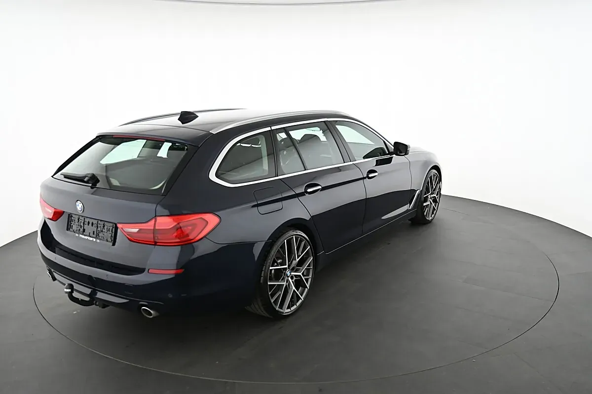 BMW 5 Series 2018 photo 2