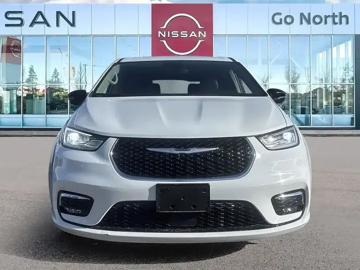 Chrysler Pacifica 2024 photo 2