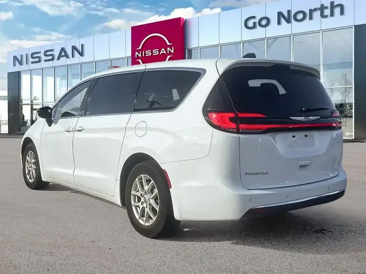 Chrysler Pacifica 2024 photo 4
