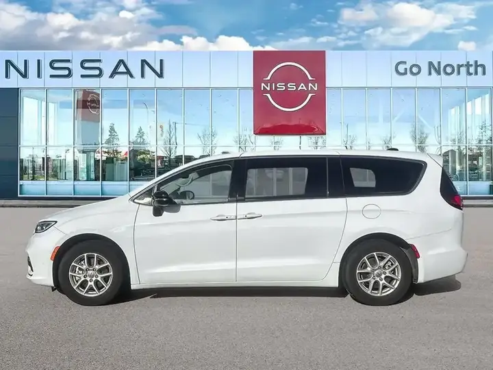 Chrysler Pacifica 2024 photo 3