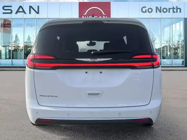 Chrysler Pacifica 2024 photo 5