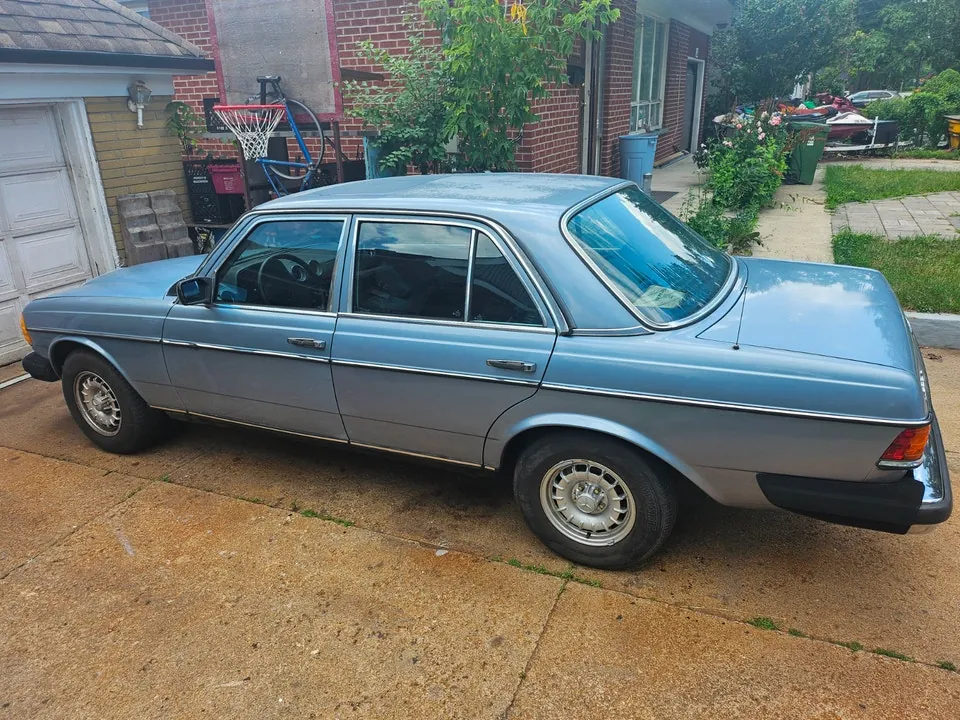 Mercedes-Benz 300-Series 1985 photo 2