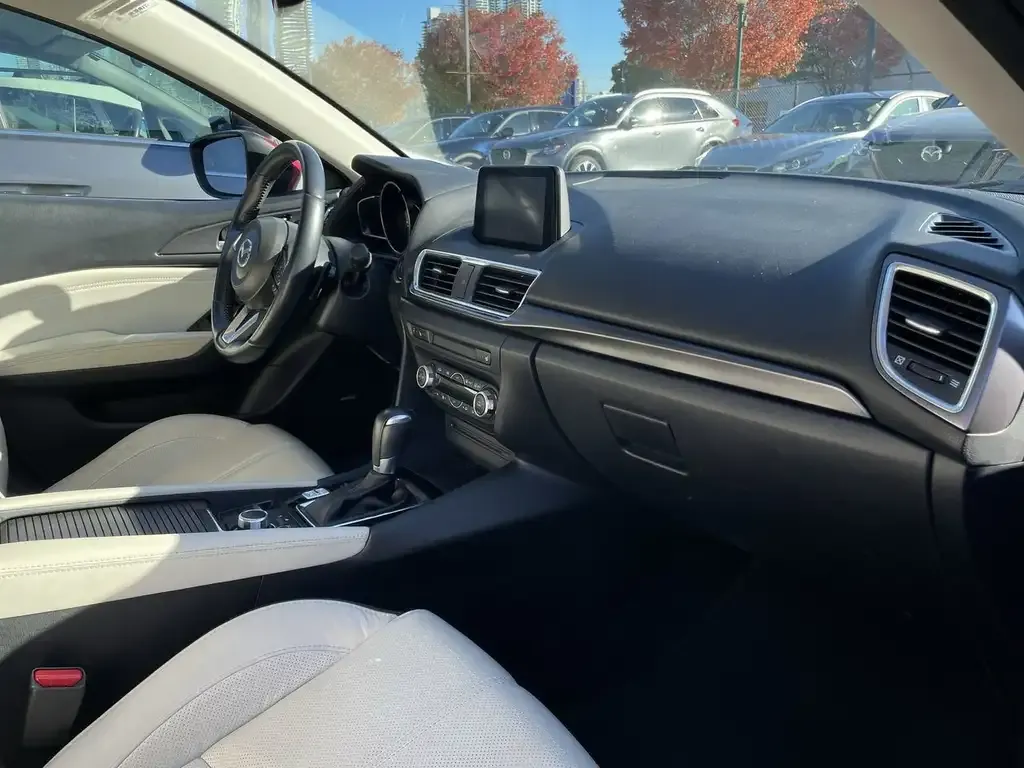 Mazda Mazda3 2018 photo 4
