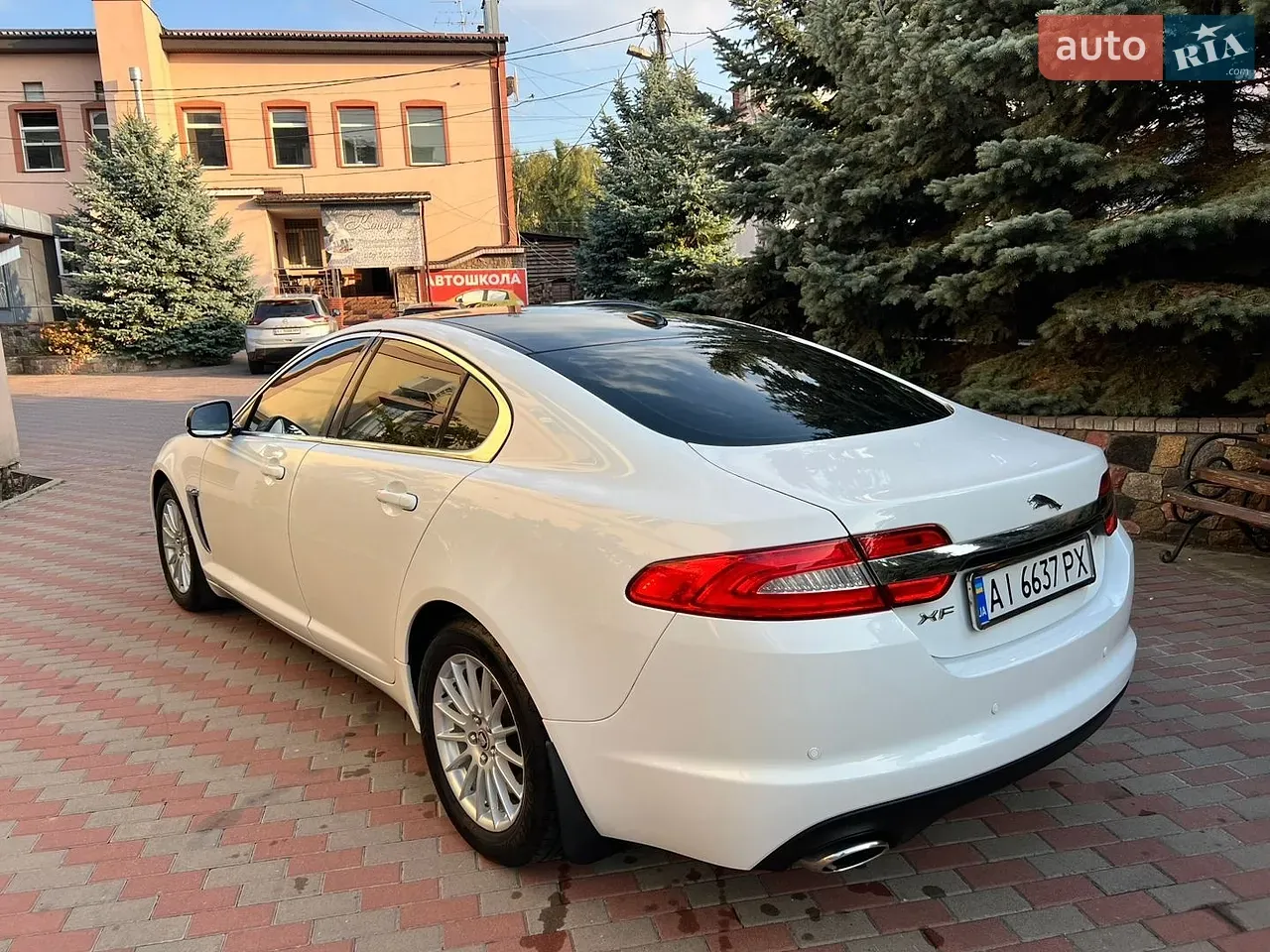 Jaguar Xf 2012 photo 4