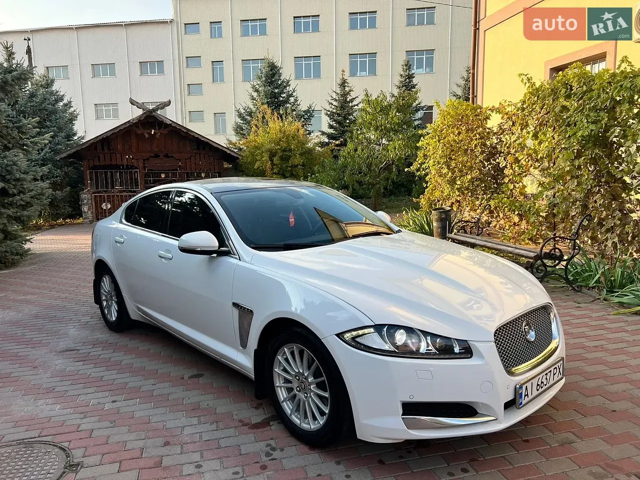 Jaguar Xf 2012 photo 2