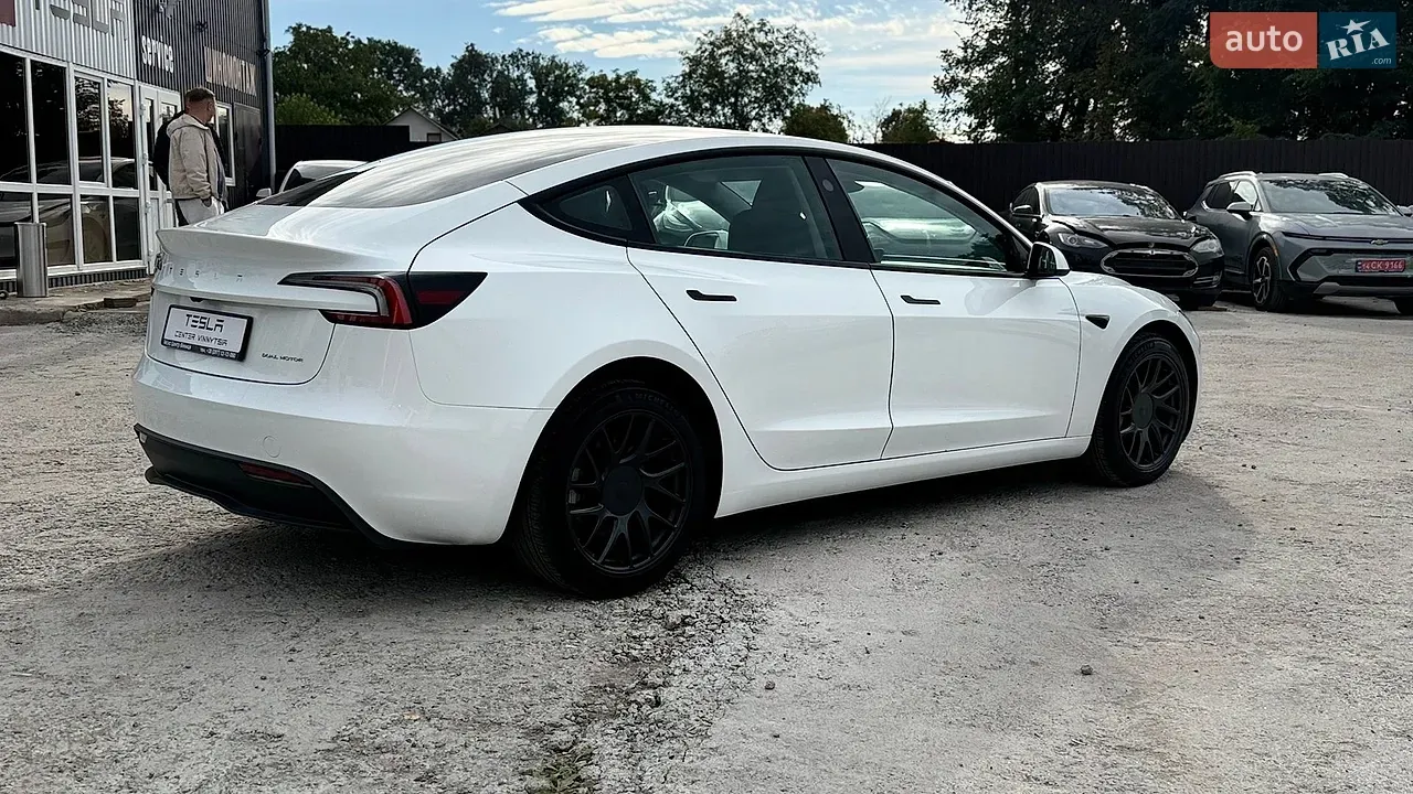 Tesla Model 3 2024 photo 4
