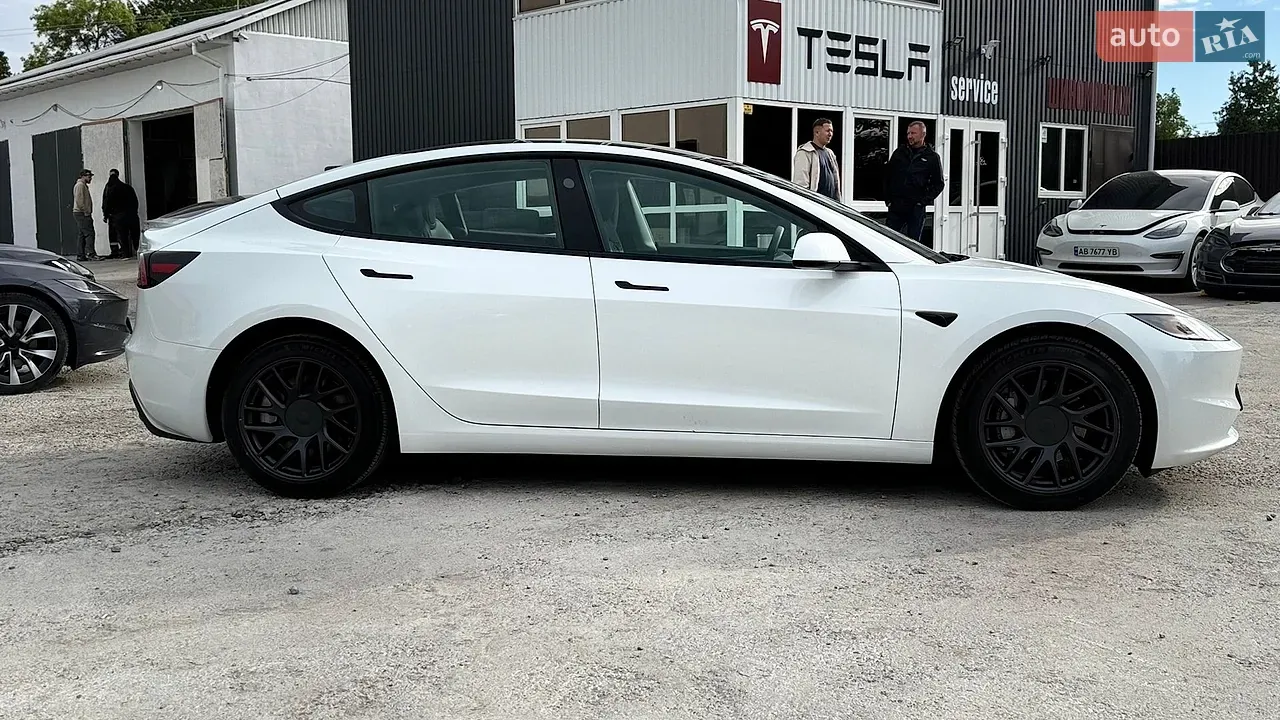 Tesla Model 3 2024 photo 3