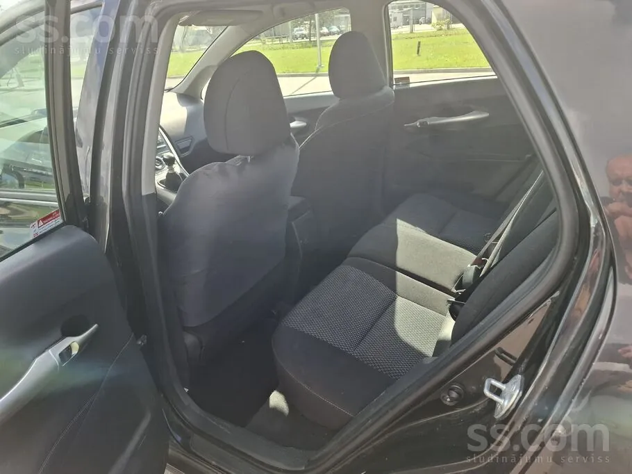Toyota Auris 2011 photo 4