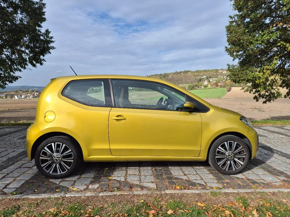Volkswagen Up 2016 photo 2