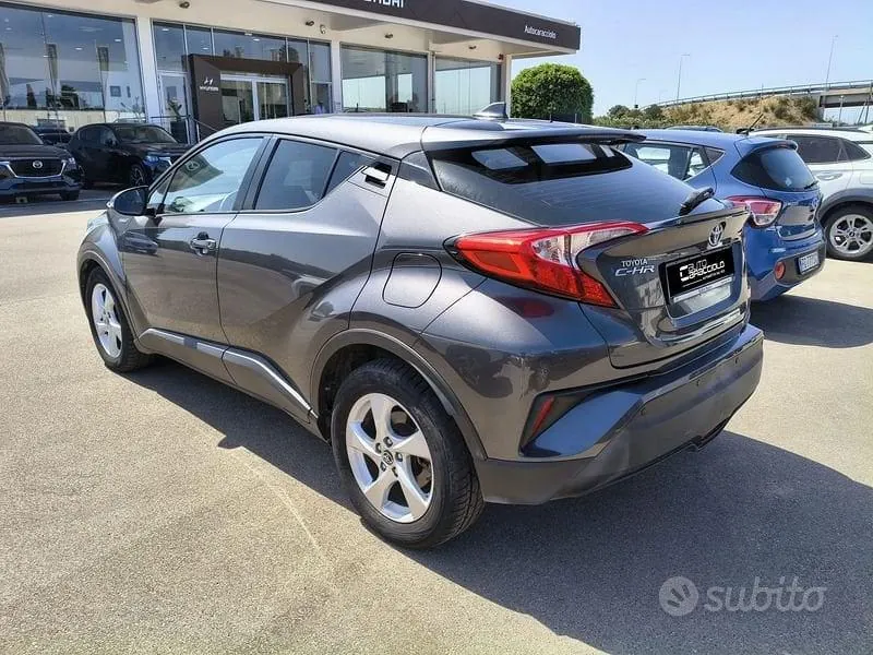 Toyota C-Hr 2019 photo 2