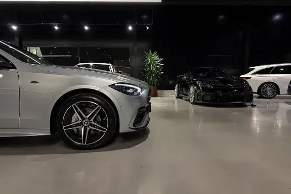 Mercedes-Benz C 300 E 2025 photo 5