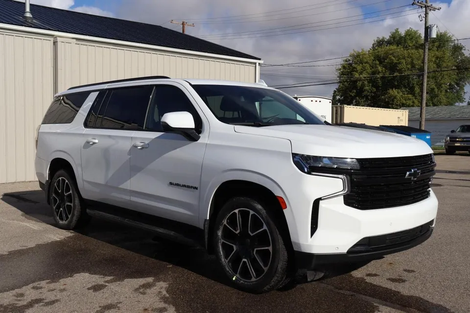 Chevrolet Suburban 2024 photo 4