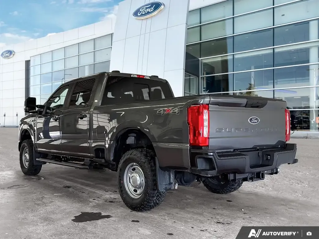 Ford F-350 Super Duty 2026 photo 4
