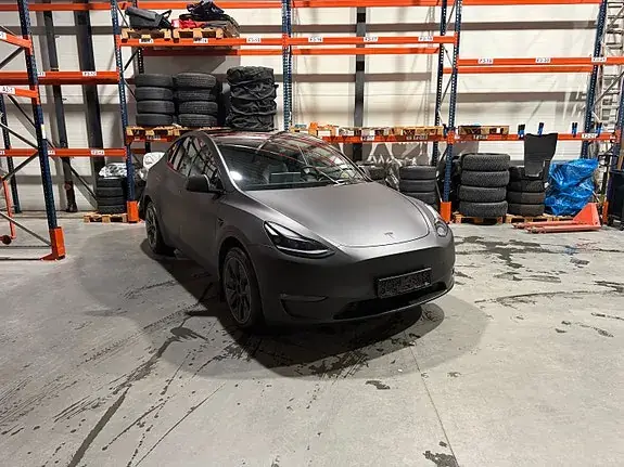 Tesla Model Y 2021 photo 2