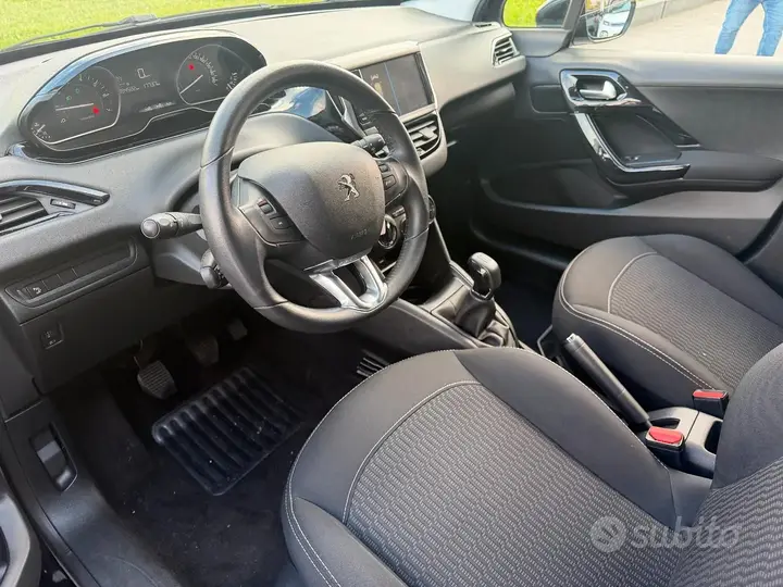 Peugeot 208 2018 photo 5
