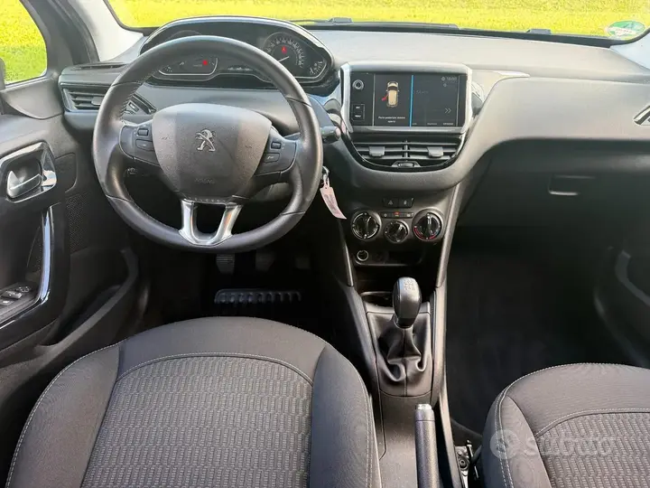 Peugeot 208 2018 photo 4