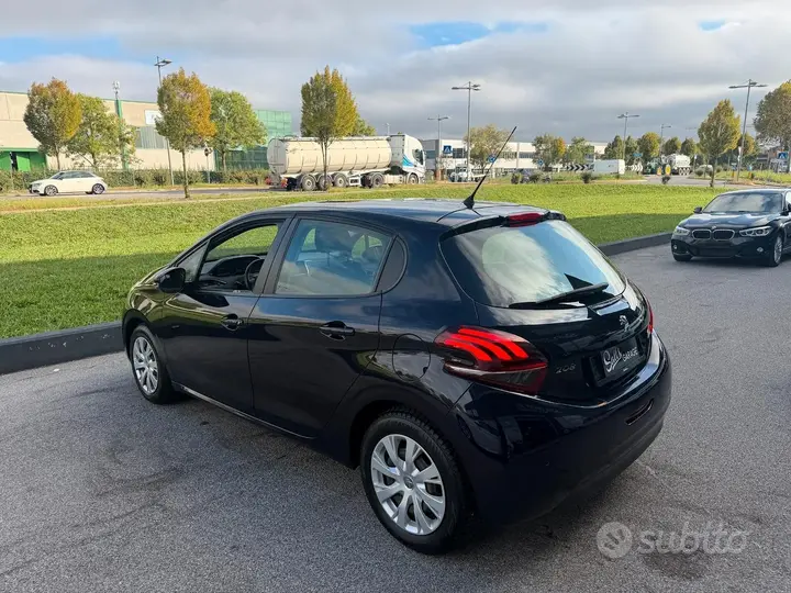 Peugeot 208 2018 photo 2