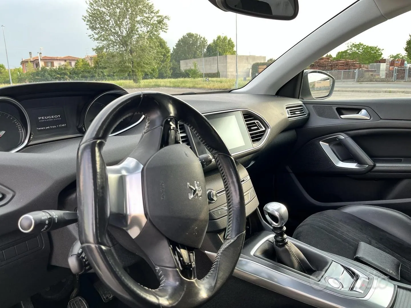 Peugeot 308 2014 photo 2