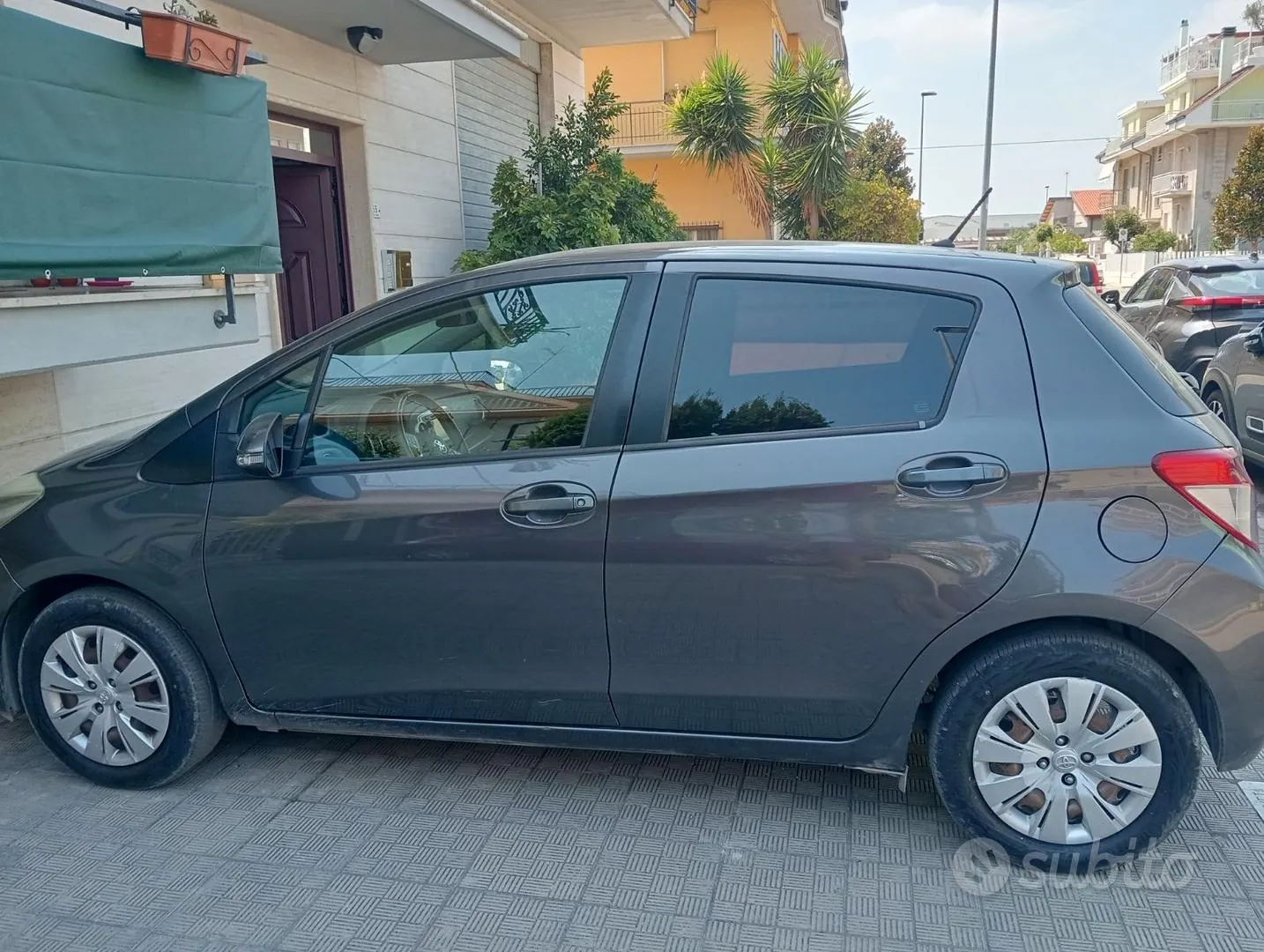 Toyota Yaris 2013 photo 2