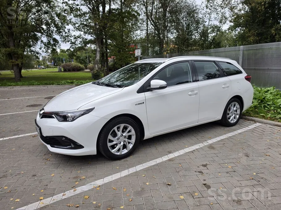 Toyota Auris 2015 photo 2