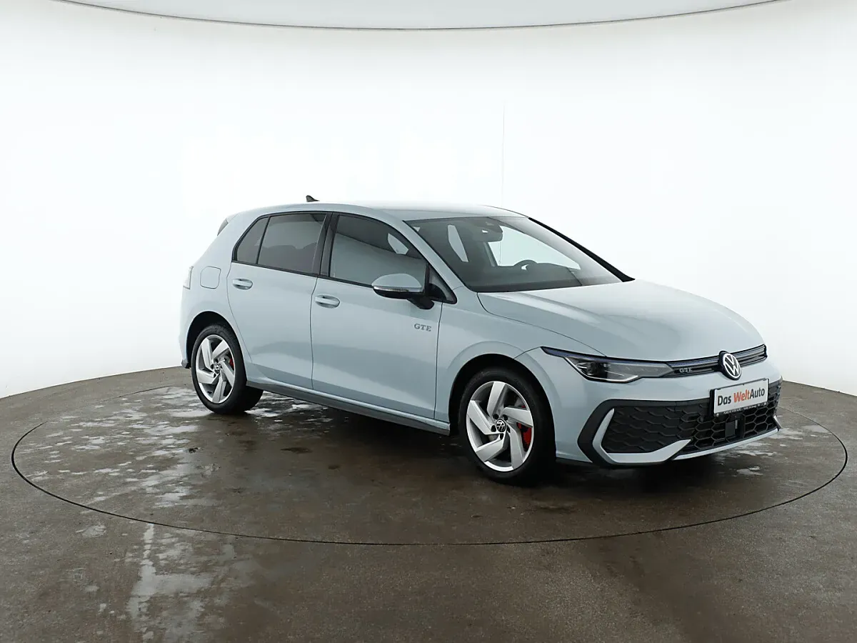 Volkswagen Golf 2025 photo 2