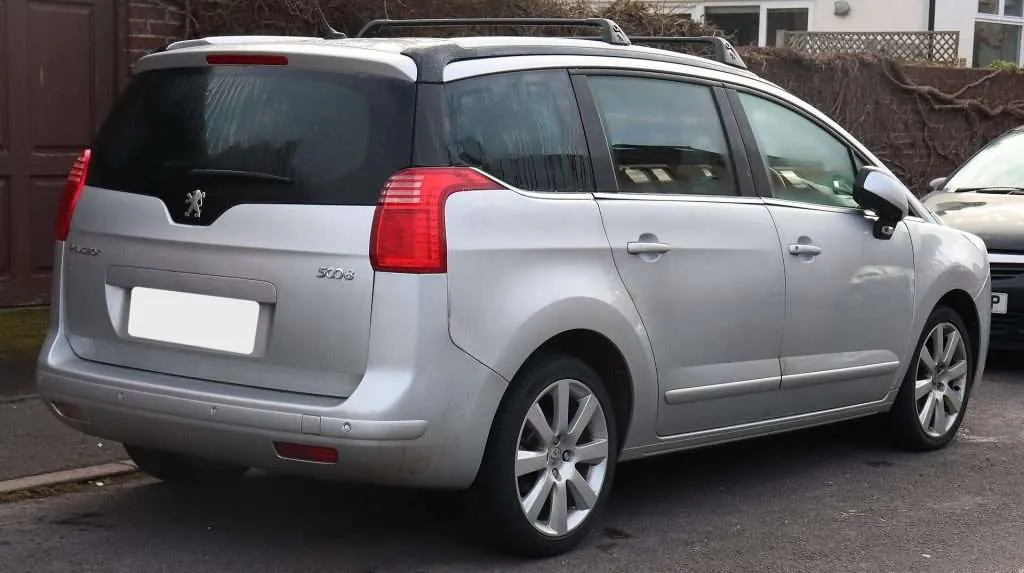 Peugeot 5008 2015 photo 2
