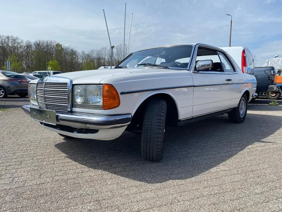Mercedes-Benz W123