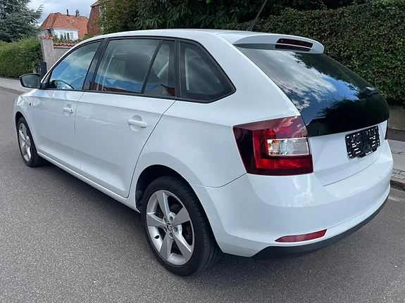 Skoda Rapid 2015 photo 3