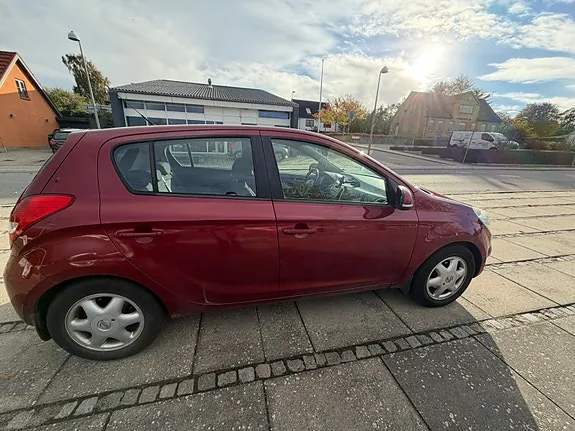 Hyundai I20 2011 photo 3