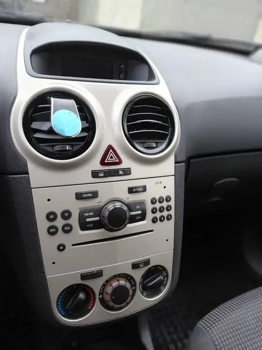 Opel Corsa 2009 photo 2