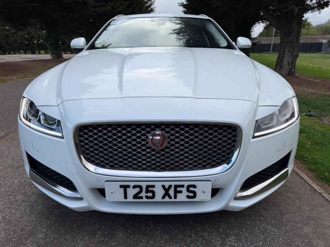 Jaguar Xf 2018 photo 2