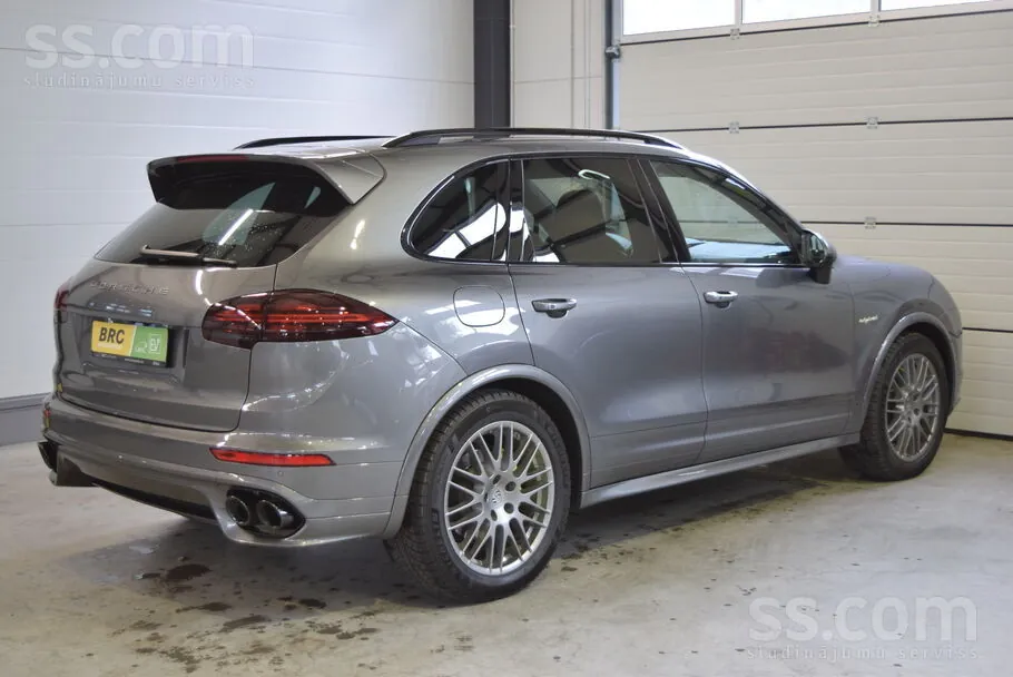 Porsche Cayenne 2016 photo 2