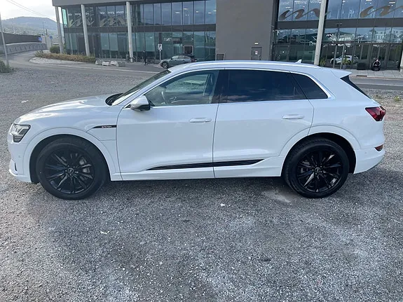 Audi E-Tron 2022 photo 2