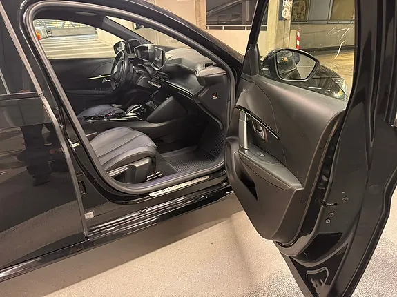 Peugeot 208 2021 photo 2