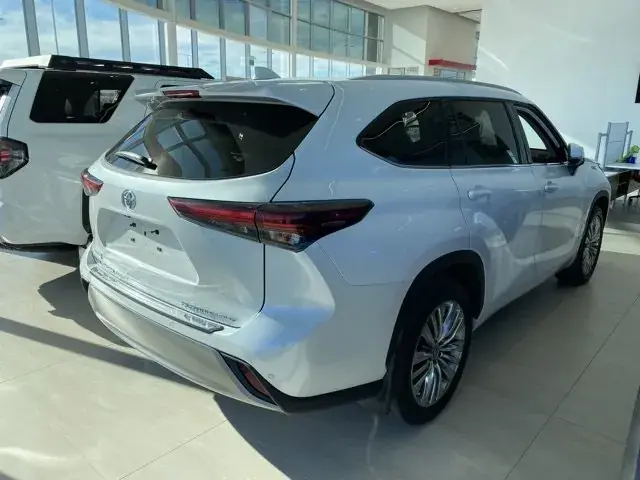 Toyota Highlander 2024 photo 5