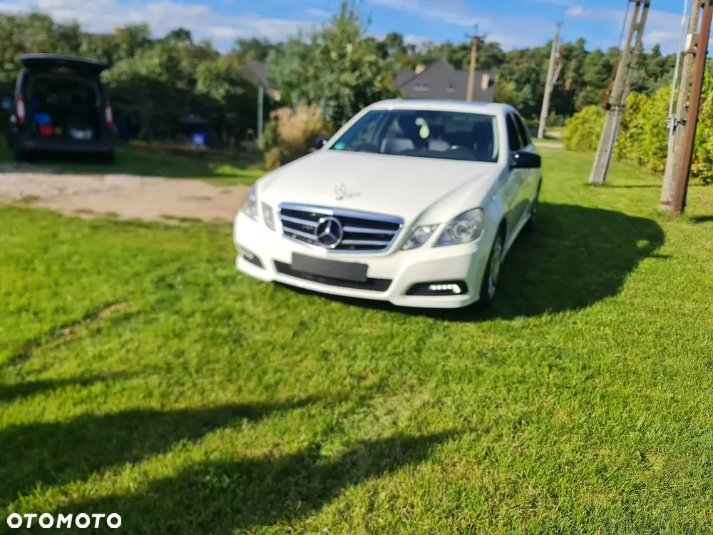 Mercedes-Benz E-Class 2011 photo 2