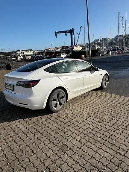 Tesla Model 3 2022 photo 4