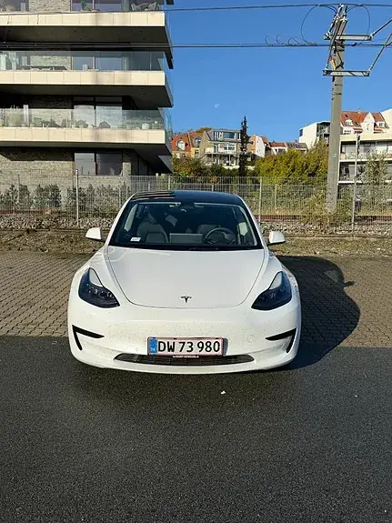 Tesla Model 3 2022 photo 2