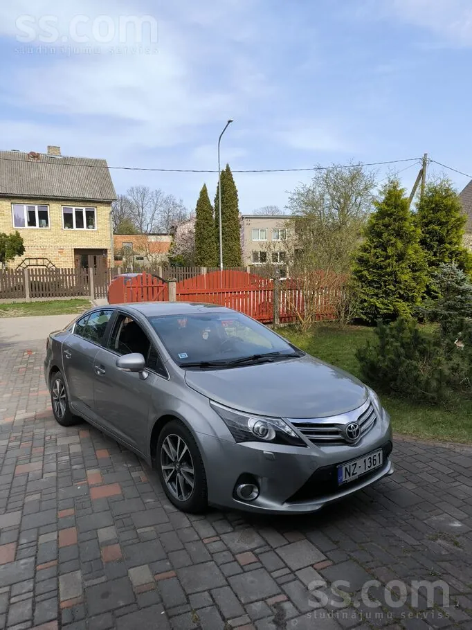 Toyota Avensis 2012 photo 2
