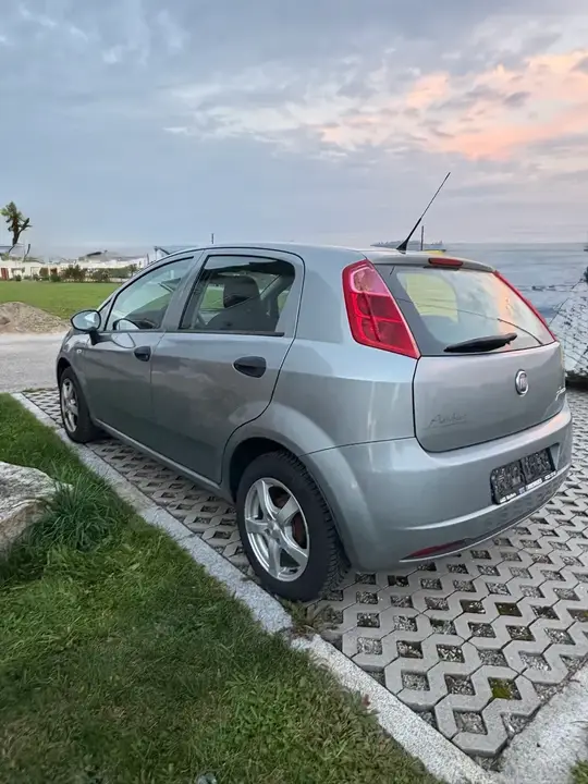 Fiat Grande Punto 2010 photo 3