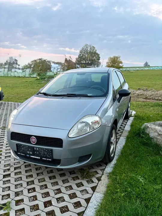 Fiat Grande Punto 2010 photo 2