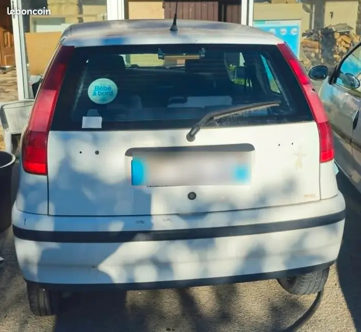 Fiat Punto 1999 photo 2