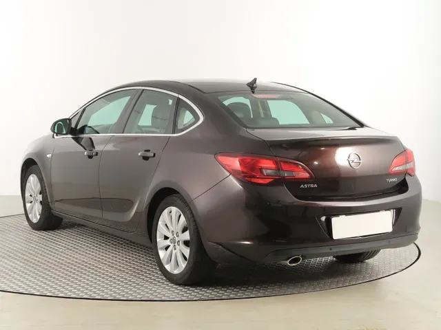 Opel Astra 2014 photo 3